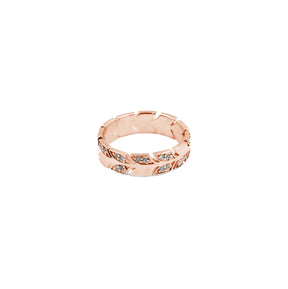 Chic Leaf Diamond Ring in rose gold, combining elegance with dazzling diamonds in a unique leaf design, ideal for fine jewelry collectors.