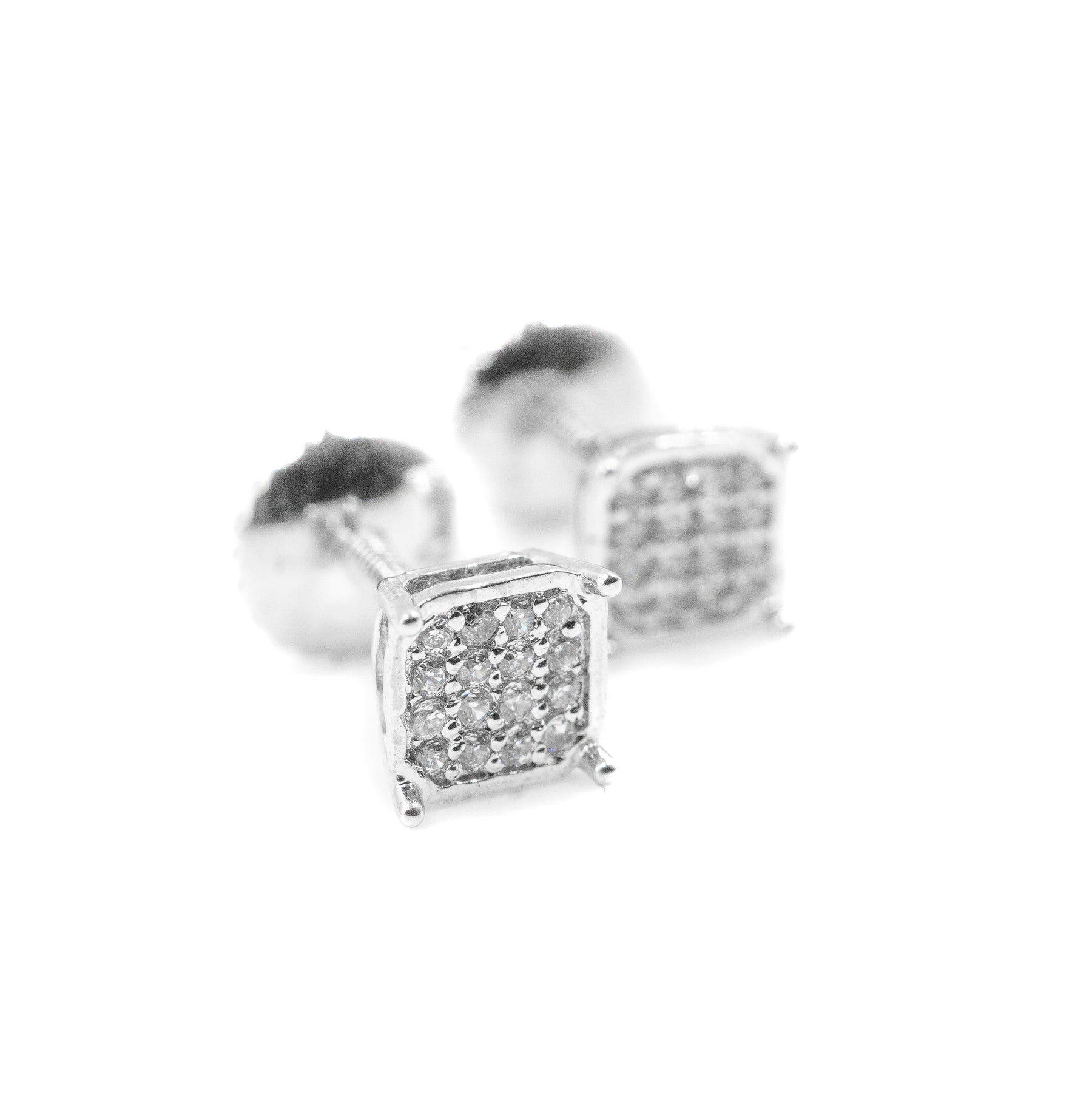 Front view of Spoke Earrings in 925 silver, featuring a modern spoke design with clean lines and a polished finish for a chic and sophisticated look."