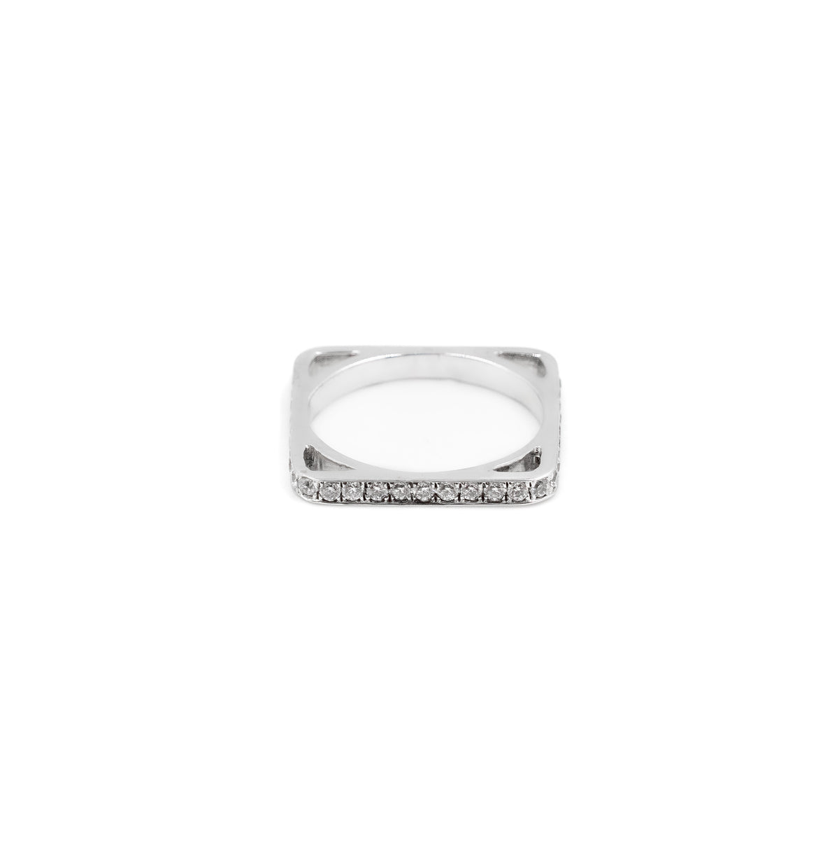 Elegant Square Band in 925 silver, featuring a modern square-shaped design with a sleek polished finish, perfect for a minimalist and sophisticated style.